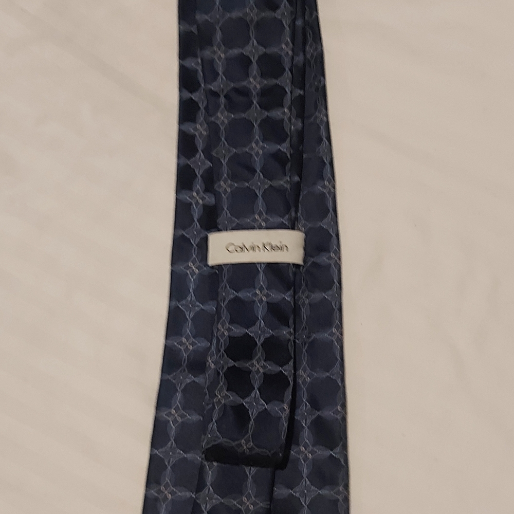 Calvin Klein necktie - Picture 2 of 2